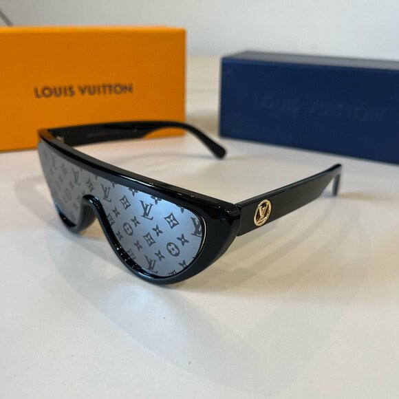LV sunglassesπ - Picture 3 of 9